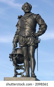 Statue Of Sir. Francis Drake