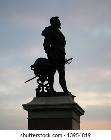 Statue Of Sir Francis Drake On Plymouth Hoe