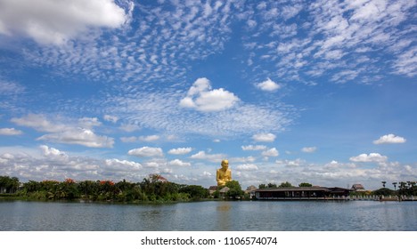 statue with sky