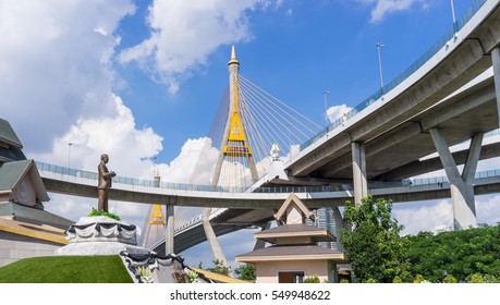 the statue under bridge