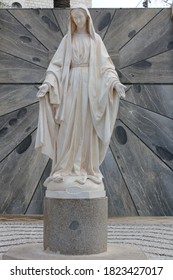 Estatua de la Virgen María en la Basílica de la Anunciación en Nazaret Israel