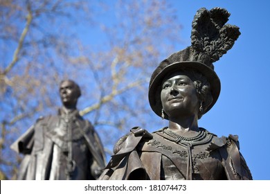 Statues Of Elizabeth The Queen Mother And King George VI Situated In Carlton Gardens, Near The Mall In London.