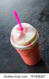 Stawberry Smoothie With Yogurt