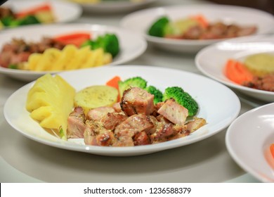 Steak Pork Sliced Cube With Vegetables Such As Tomatoes, Carrot, Broccoli And Pineapple.