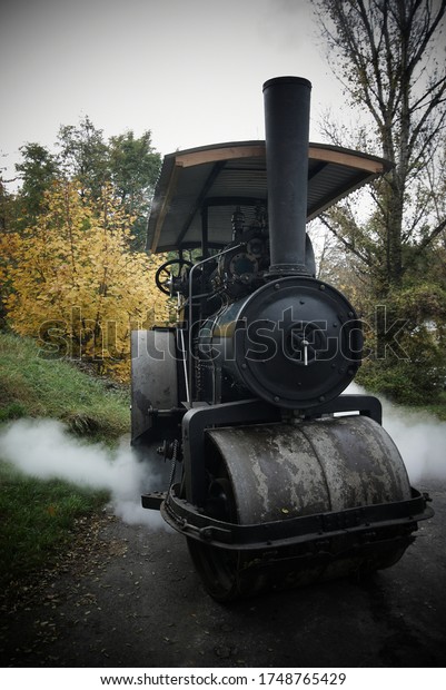 Steam Machine. Vintage Road
Roller