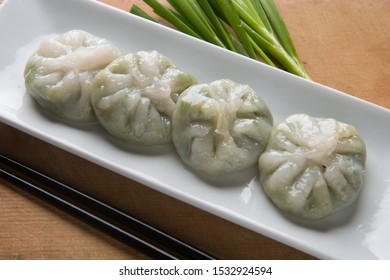 Steamed dumpling stuffed with garlic chives.