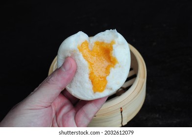 Steamed Salted Egg Lava Bun