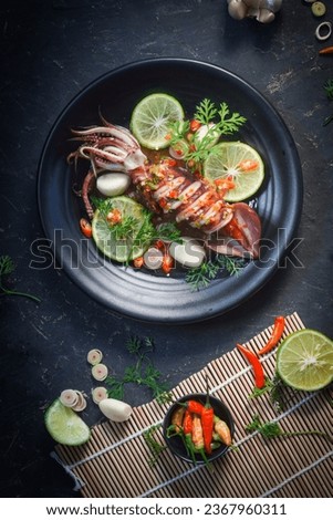 Steamed Squid with Spicy and Sour Sauce 