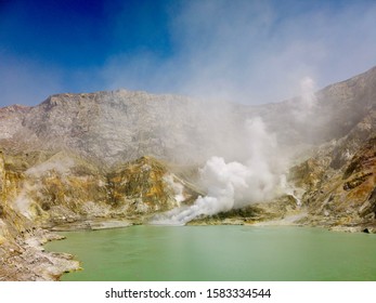 Steaming, smoking and spitting volcano crater on White Island (Whakaari)