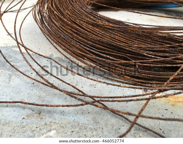 steel cable, concrete
support cable