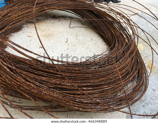 steel cable, concrete\
support cable