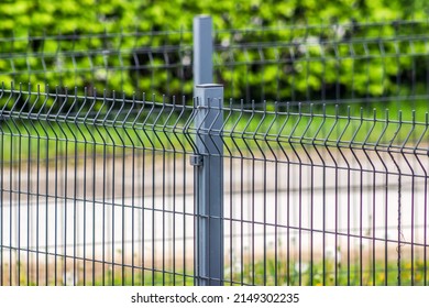 Steel grating fence made with wire 