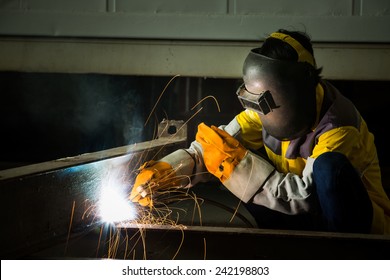 Steel welder Are connected together into larger pieces, sparking the containers