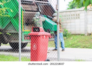 Steel Wire Mesh With Red Trash Cans