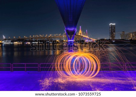 Foto Bild Nachtaufnahme der Kettenbrücke in Budapest