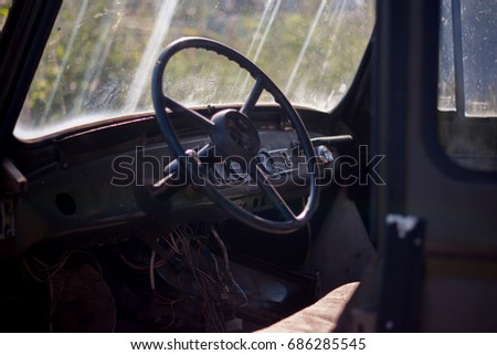 Steering wheel in an old car