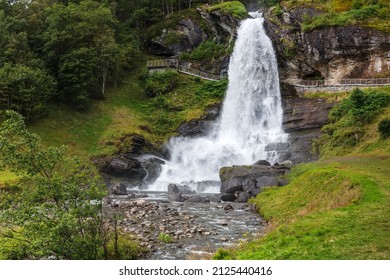 Steinsdalsfossen - ein wunderschöner Wasserfall in Norwegen
