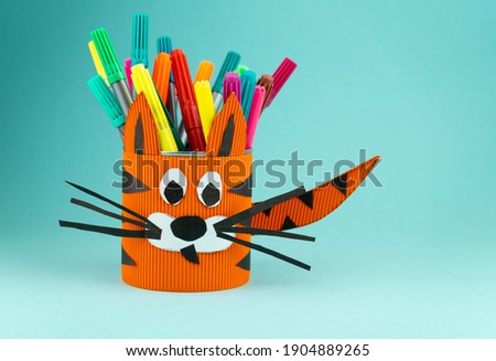 Step 9. The final result. Step-by-step instructions on how to make a stand for stationery from a tin can. A fun craft for children. Do it yourself paper tiger.