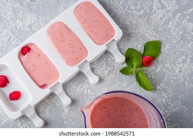 Step by step recipe. Cooking Homemade pink ice cream. Step 5 pouring mixed coconut milk, bananas and raspberries into molds. Natural fruit and berry popsicle sugar free