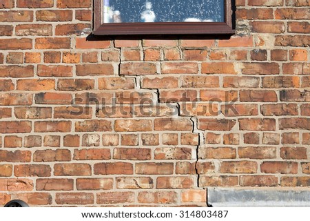 step cracking to a brick wall caused by subsidence 