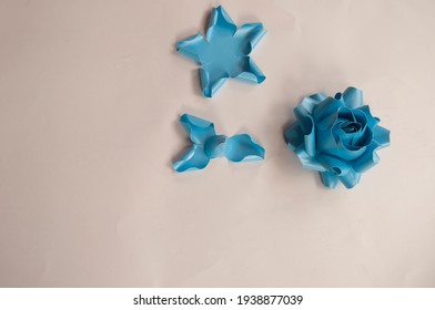 Step To Step, Paper 3 D Flower Make Origami Rose And  Handmade  Romantic Bouquet For Valentine, Wedding, Card, And Decorate Backdrop. Focus Blue Rose Paper On The White Background.