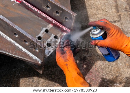 Step to use solvent remover spray into the rag to cleaning the welded surface before performing spray Liquid Penetrant for Non-Destructive Testing(NDT) with process Penetrant Testing(PT).