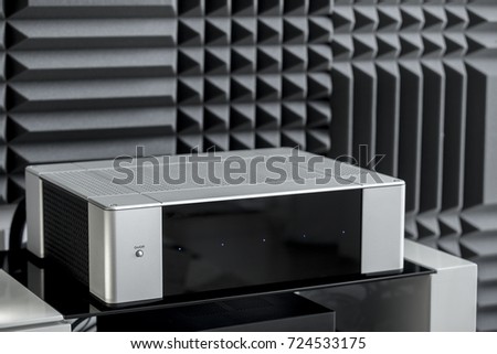 Stereo amplifier