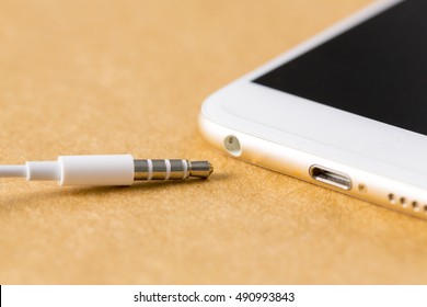 Stereo Earphone jack connect to smartphone