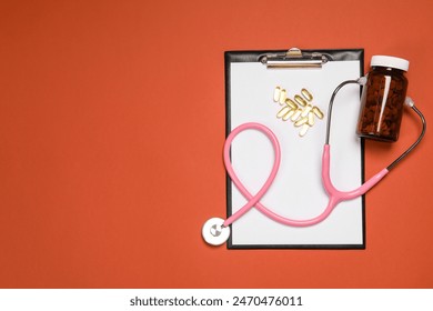 Stethoscope, pills and clipboard on crimson background, flat lay. Space for text స్టాక్ ఫోటో