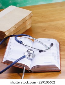 Stethoscope With Reference Books