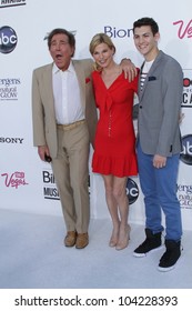 Steve Wynn And Family At The 2012 Billboard Music Awards Arrivals, MGM Grand, Las Vegas, NV 05-20-12