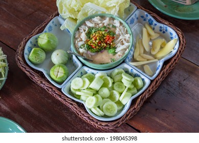 Stew crab with coconut milk dip sauce with fresh vegetables