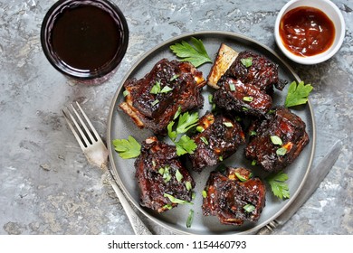 STICKY BEEF SHORT RIBS. Sweet BBQ 