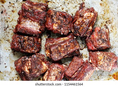 STICKY BEEF SHORT RIBS. Sweet BBQ . Process Of Marinating Meat In Spices 