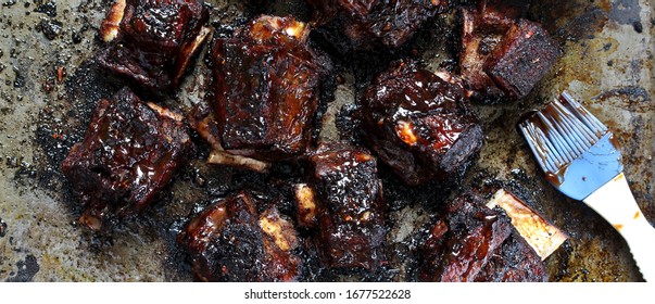 STICKY BEEF SHORT RIBS. Sweet BBQ . Process Of Marinating Meat In Spices 