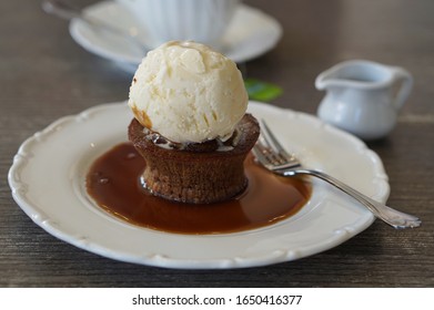 425 Sticky date pudding Images, Stock Photos & Vectors | Shutterstock