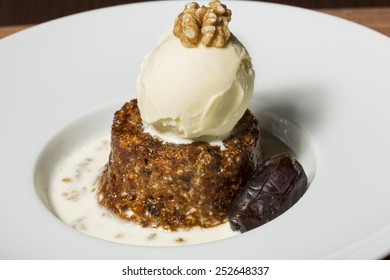 425 Sticky date pudding Images, Stock Photos & Vectors | Shutterstock