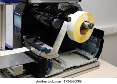 sticky label roll in labeling machine