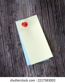 Sticky Note Pinned To The Wooden Message Board. To Do List Reminder In Office. Blank Memo Sticker At Work - Template. Empty Checklist - Mockup