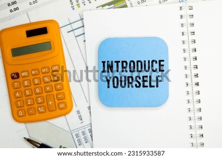 Sticky note with the text Introduce yourself on office desk. Self-introduction concept.