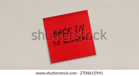 Sticky wall background featuring the Back in 10 minutes message used as a clear note or short notice, ideal as a clean backdrop for office, planning, and creative visual uses