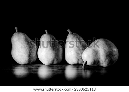 Still life with pears in black and white feels like fineart. 