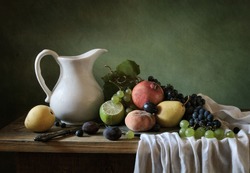 Натюрморт с тарелкой полный фруктов