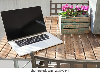 17,669 Laptop terrace Images, Stock Photos & Vectors | Shutterstock