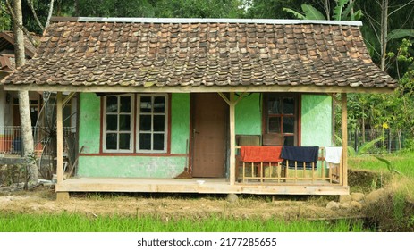 Stilt house (Rumah panggung),The stilt house is a traditional house of the Sundanese tribe in Indonesia, nowadays it is very rare and almost no one inhabits the house