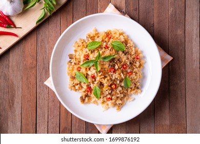Stir fried rice with clams and roasted chili paste