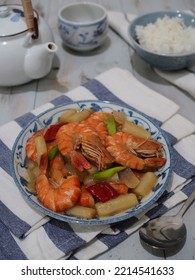 Stir Fried Shrimp With Asparagus, Leek, Chili And Garlic. 