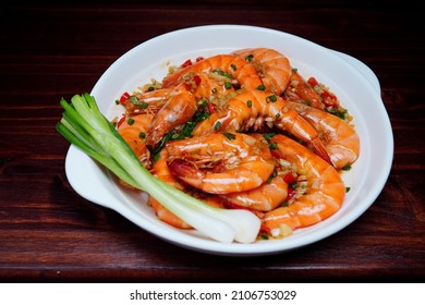 Stir Fried Shrimp with Chili Sprinkle with boiled onion, finely sliced 