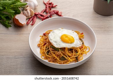 Stir Fried spaghetti with Basil and Minced Pork with Dried Chili and fried egg,Pad Kra Pao