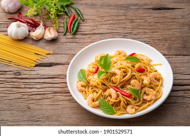 stir fried spicy spaghetti with shrimp and basil,Pad Kra Pao kung